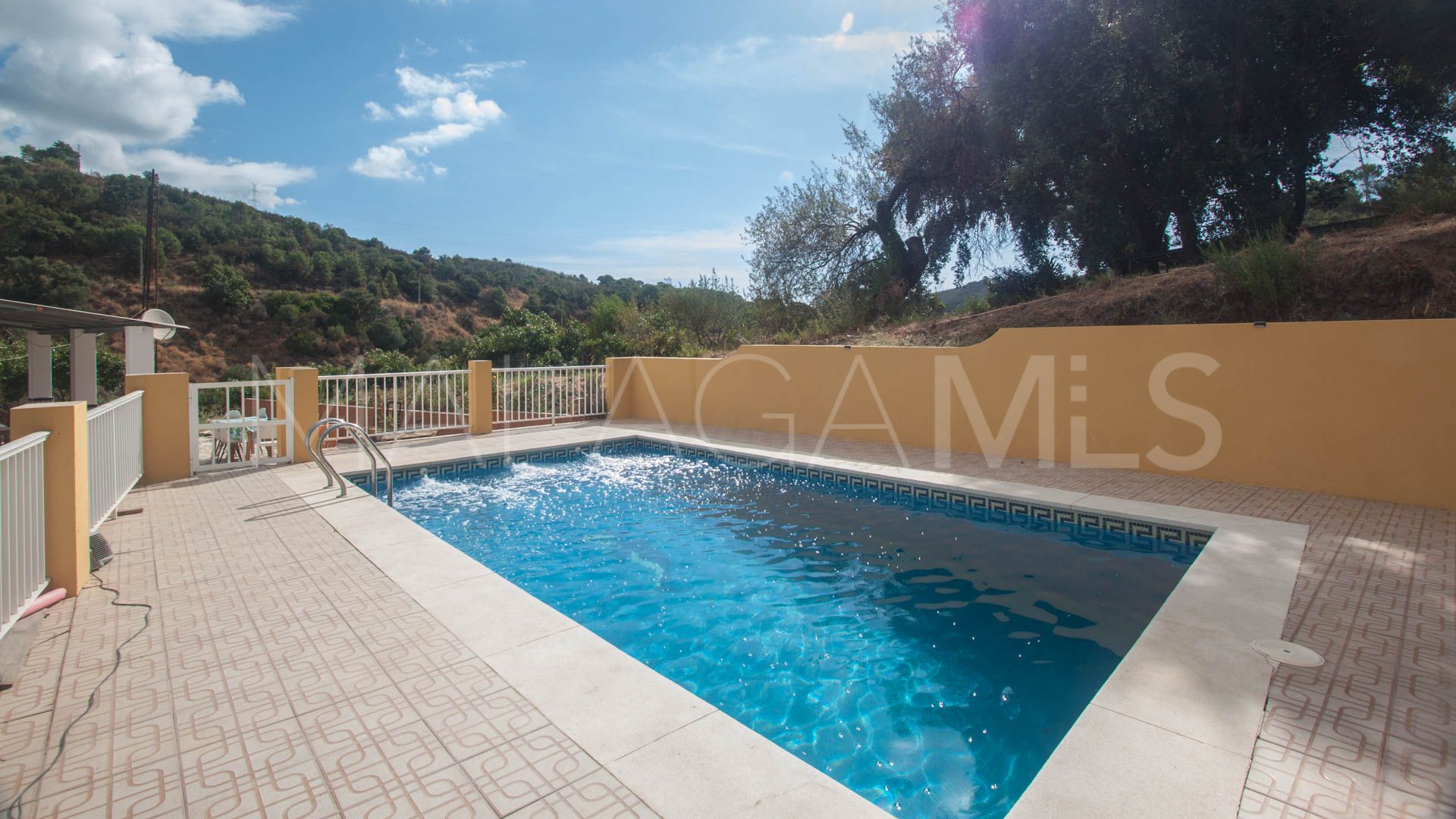 Finca for sale in Estepona