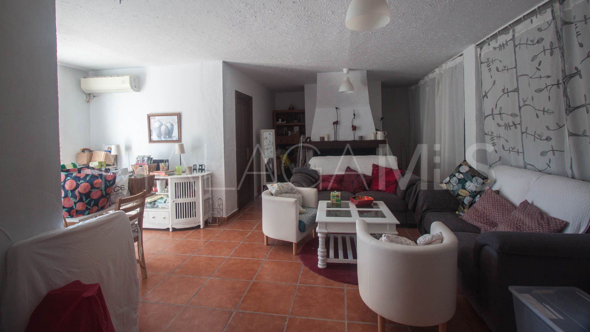 Finca for sale in Estepona
