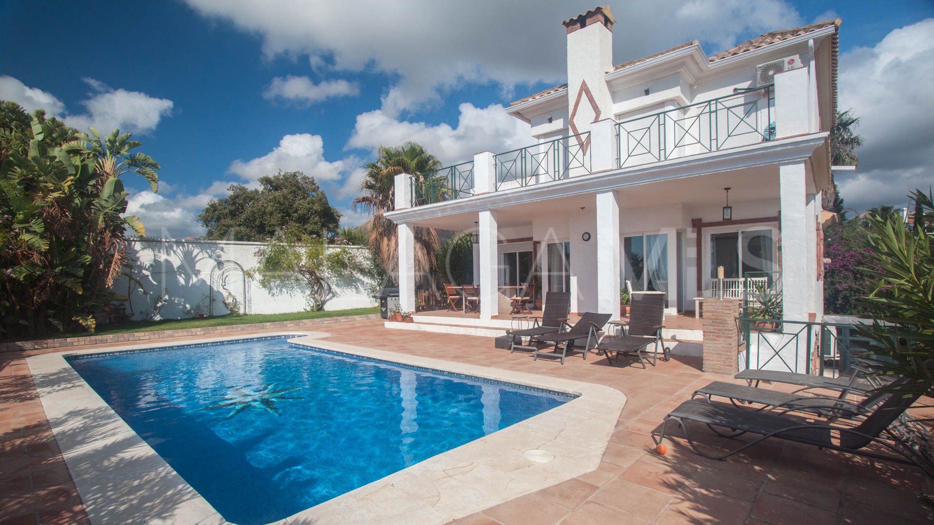 Finca for sale in Estepona