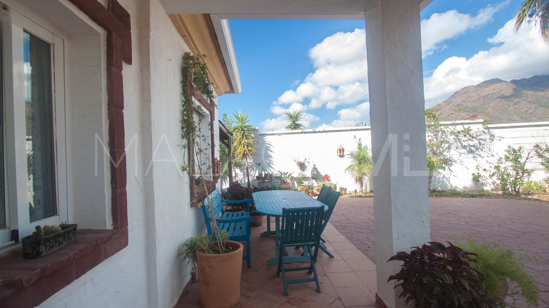 Finca for sale in Estepona