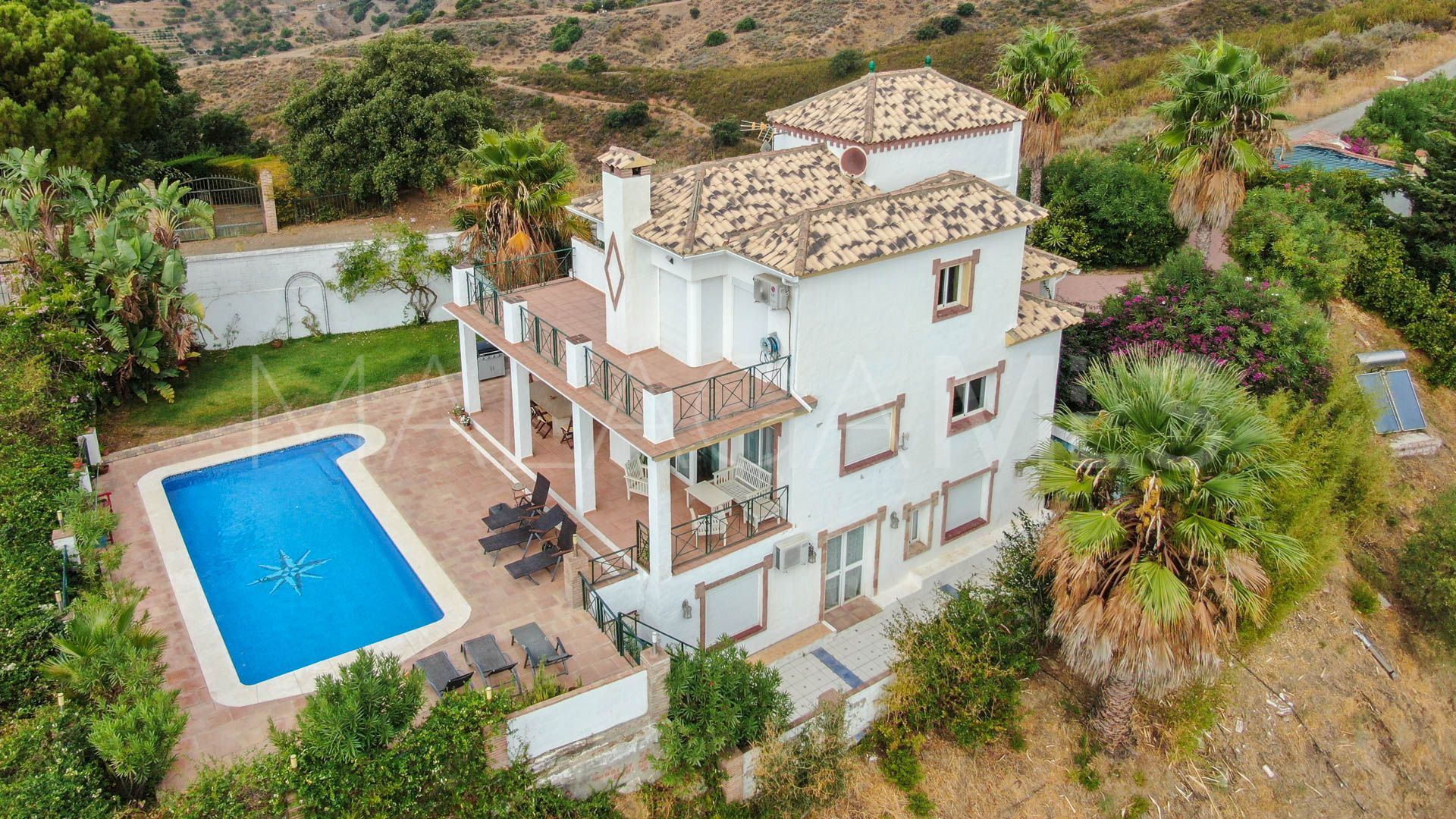 Finca for sale in Estepona