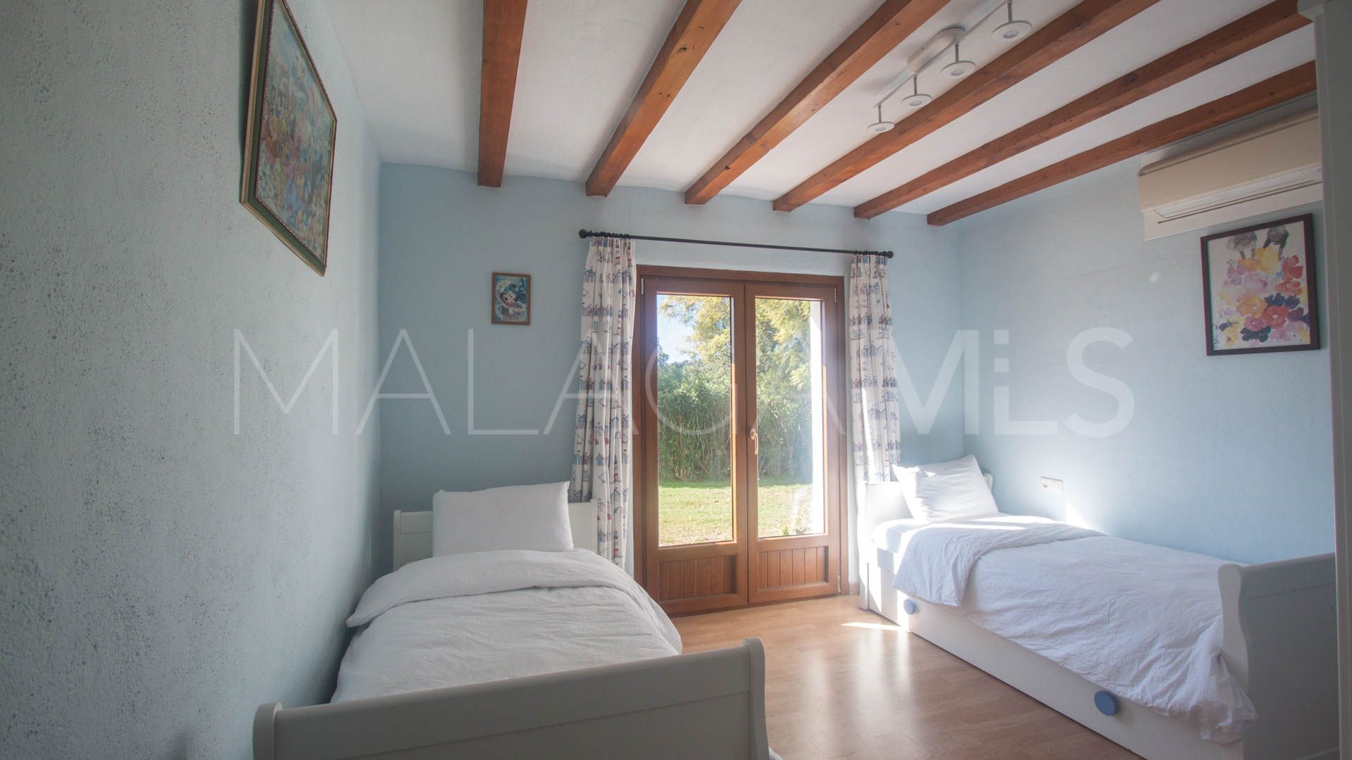 Finca for sale in Casares