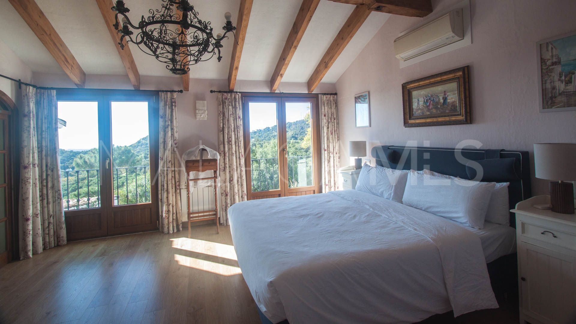 Finca for sale in Casares