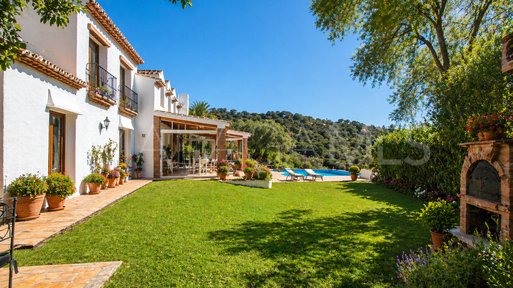 Finca for sale in Casares