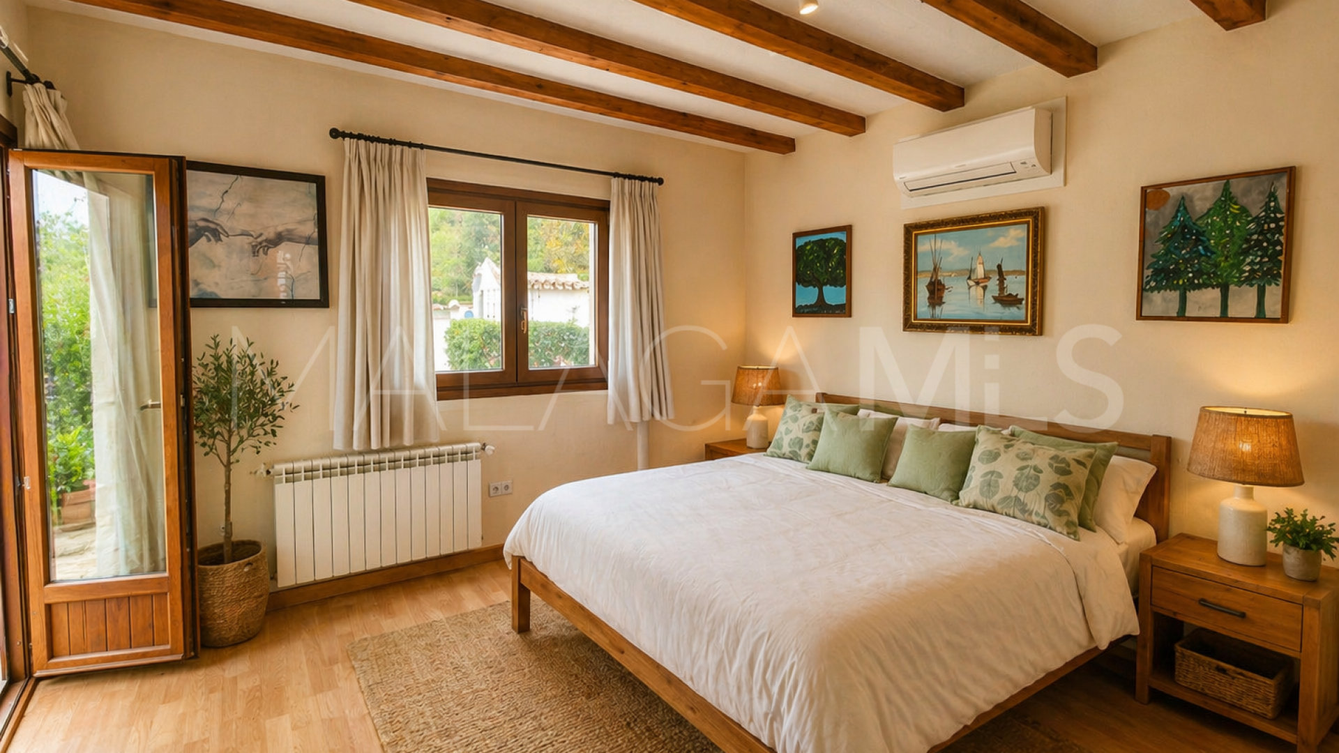 Finca for sale in Casares
