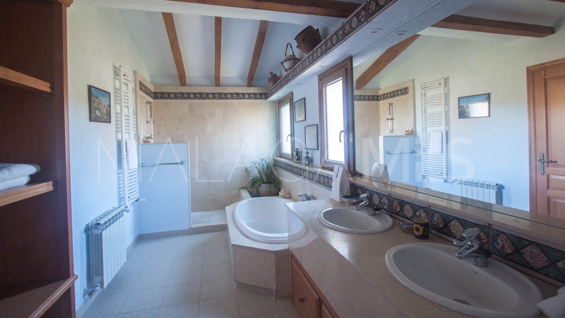 Finca for sale in Casares