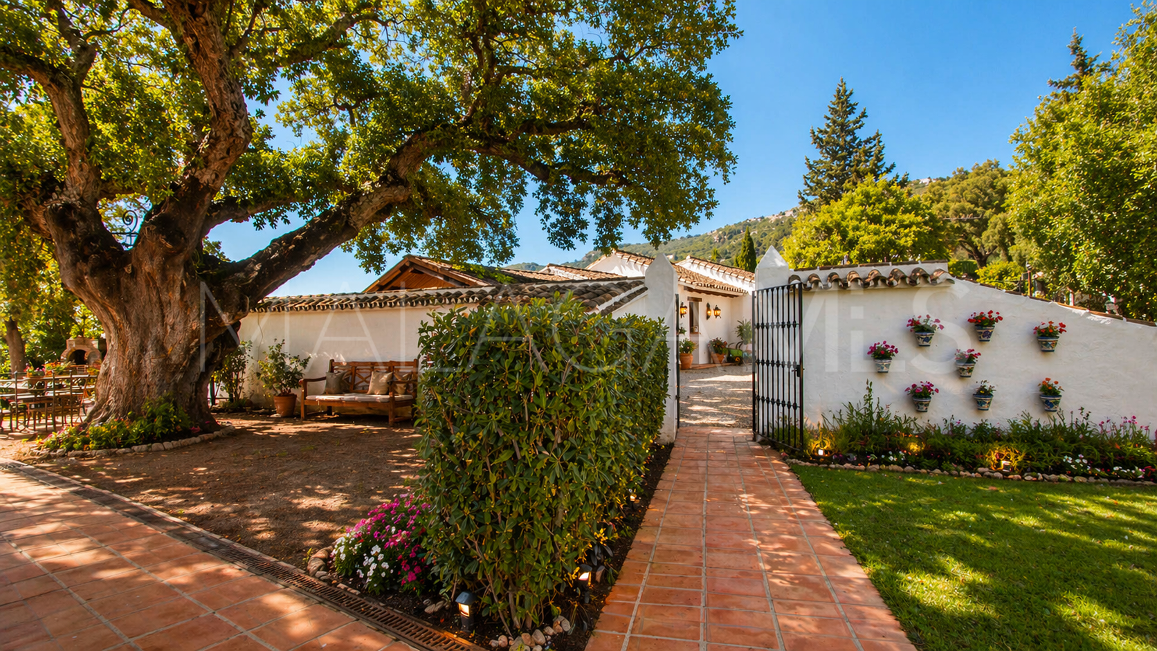 Finca for sale in Casares