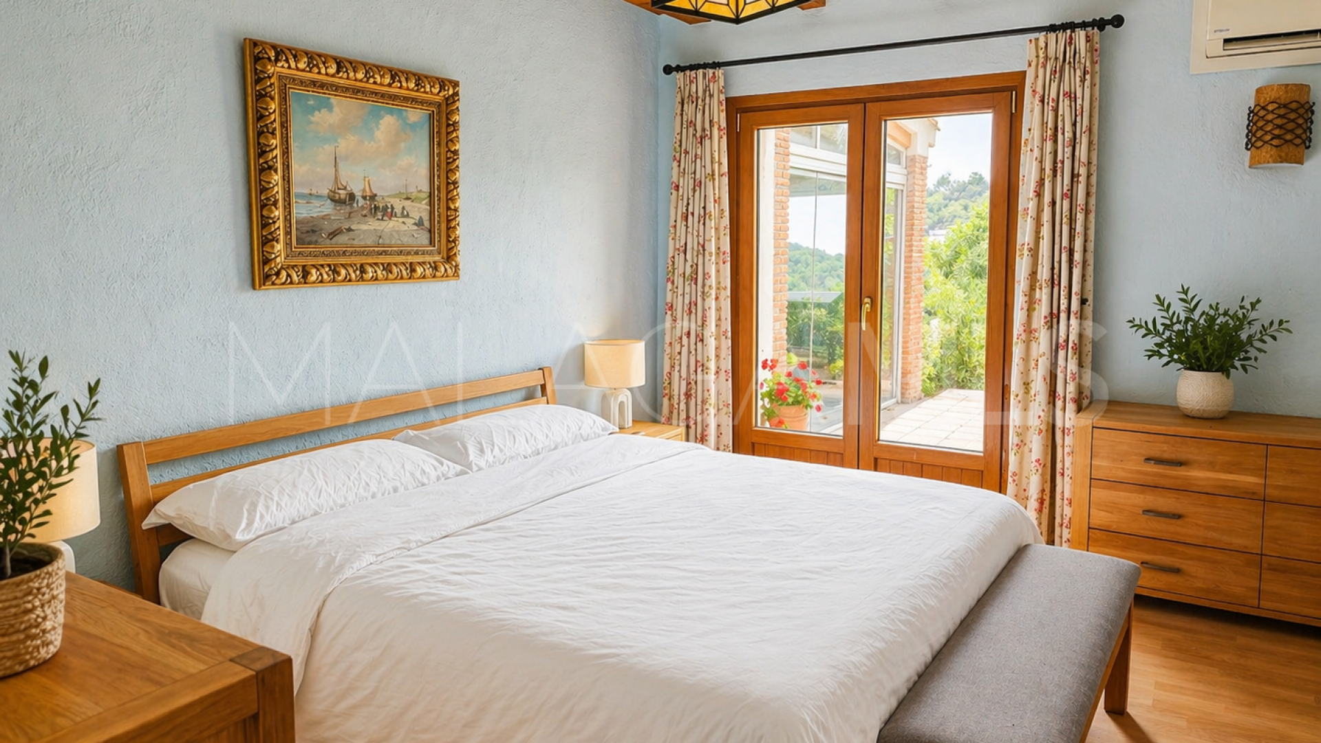 Finca for sale in Casares