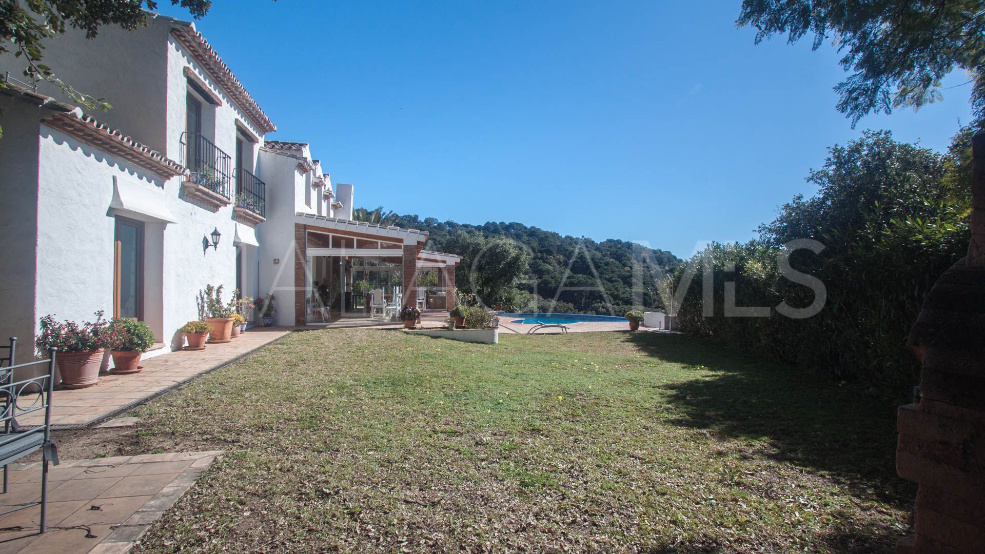 Finca for sale in Casares