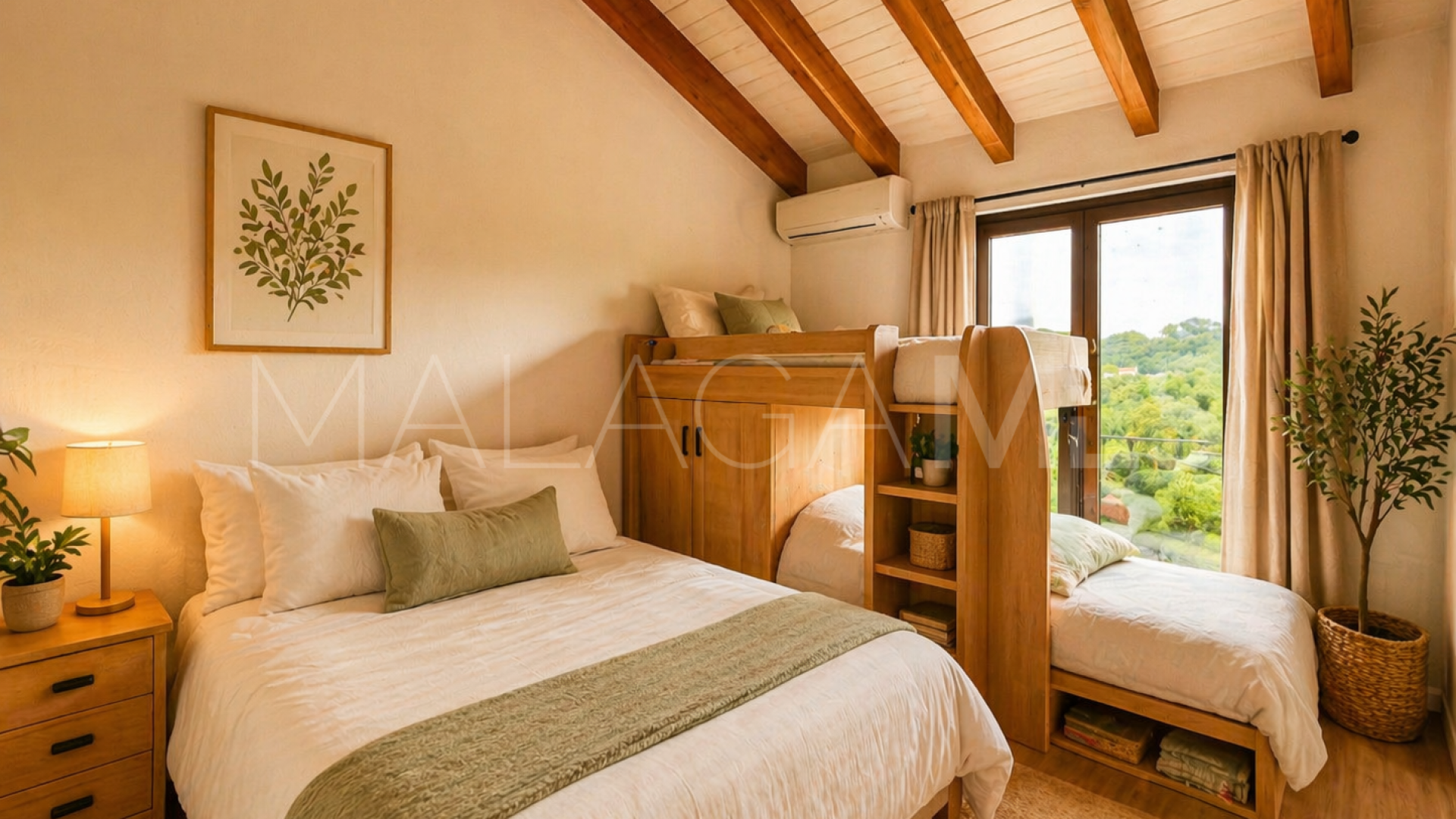 Finca for sale in Casares