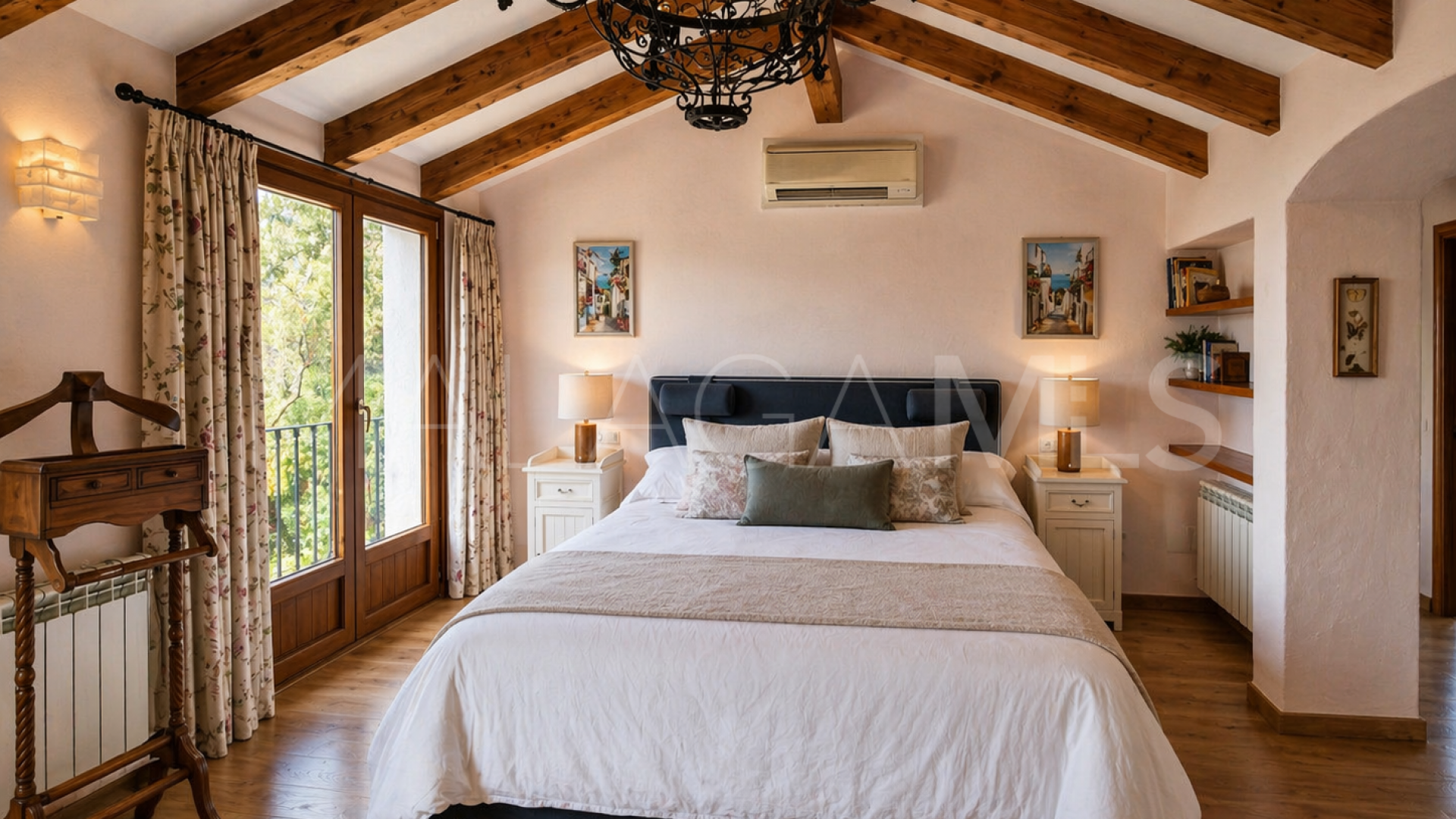 Finca for sale in Casares