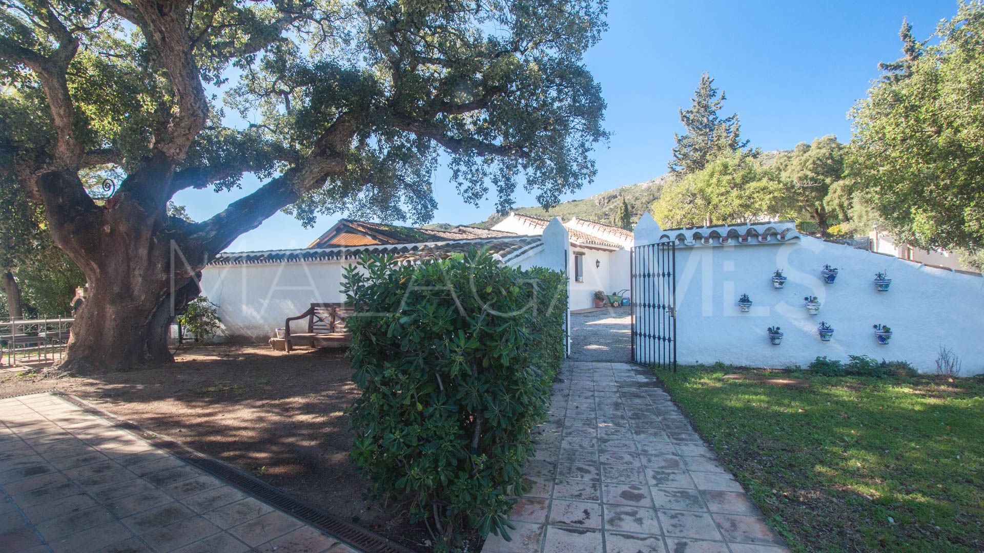 Finca for sale in Casares