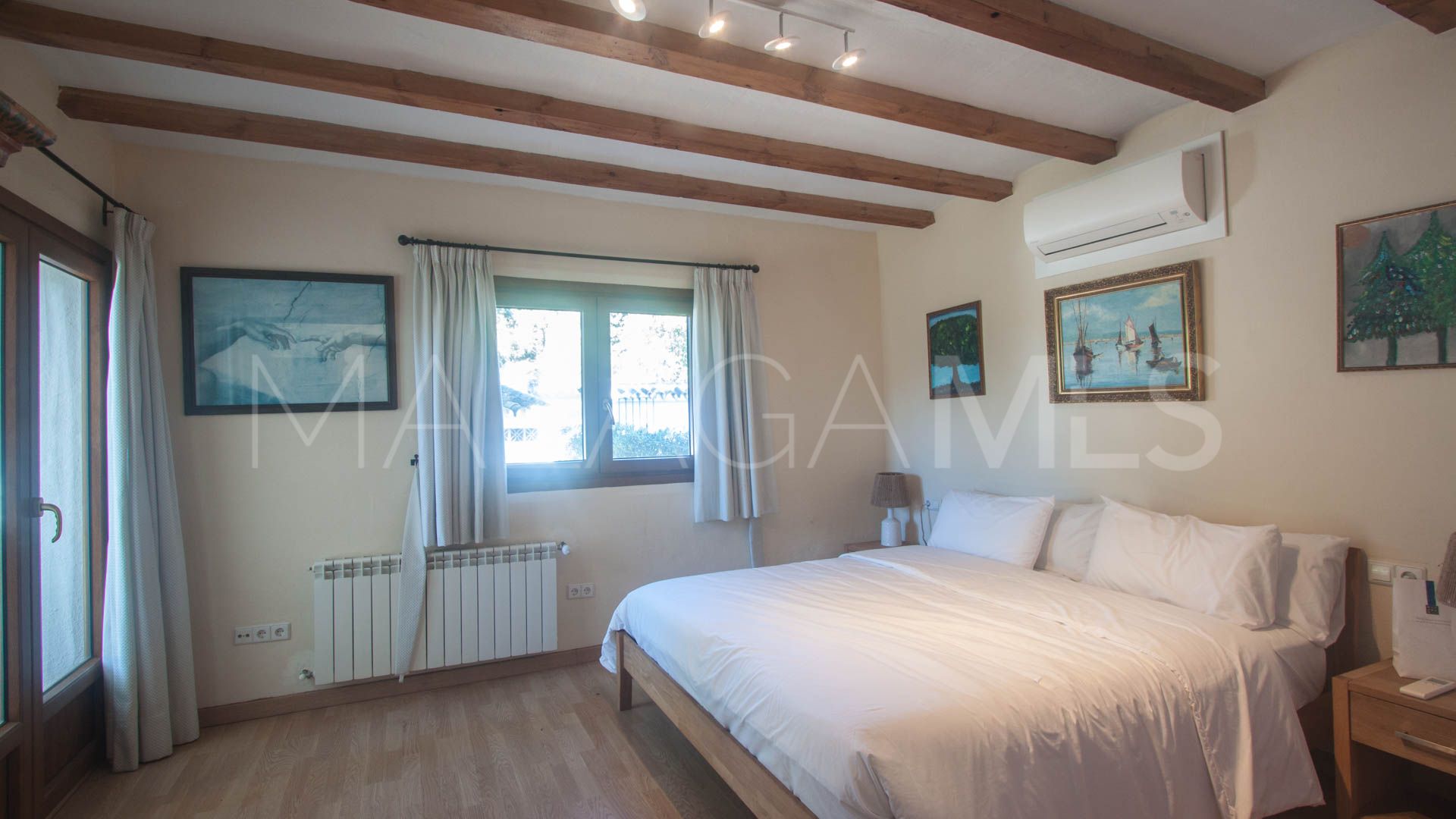 Finca for sale in Casares