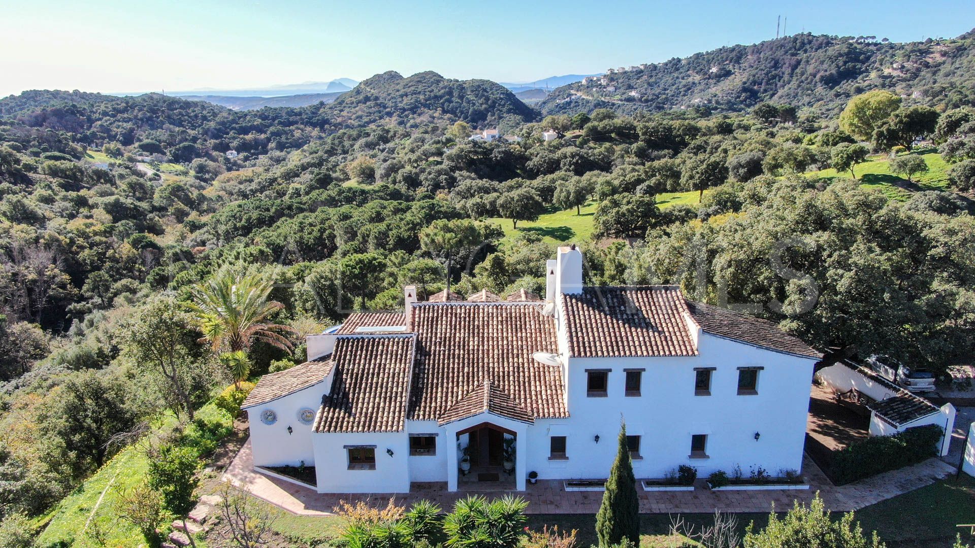 Finca for sale in Casares