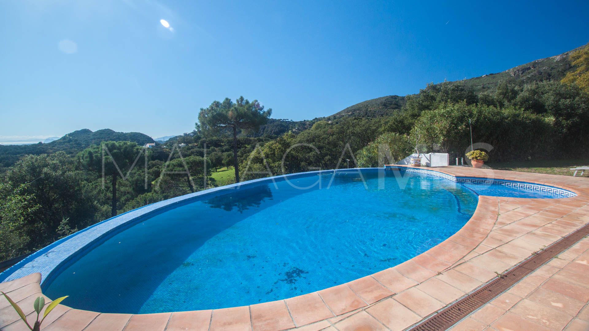 Finca for sale in Casares