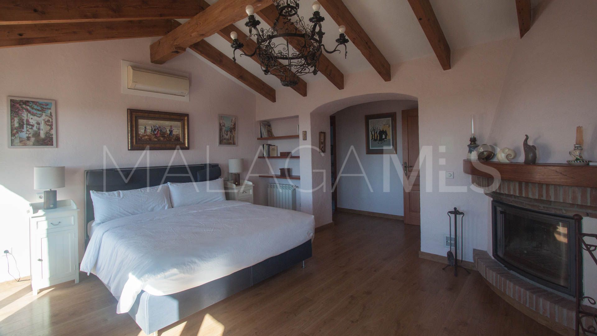 Finca for sale in Casares