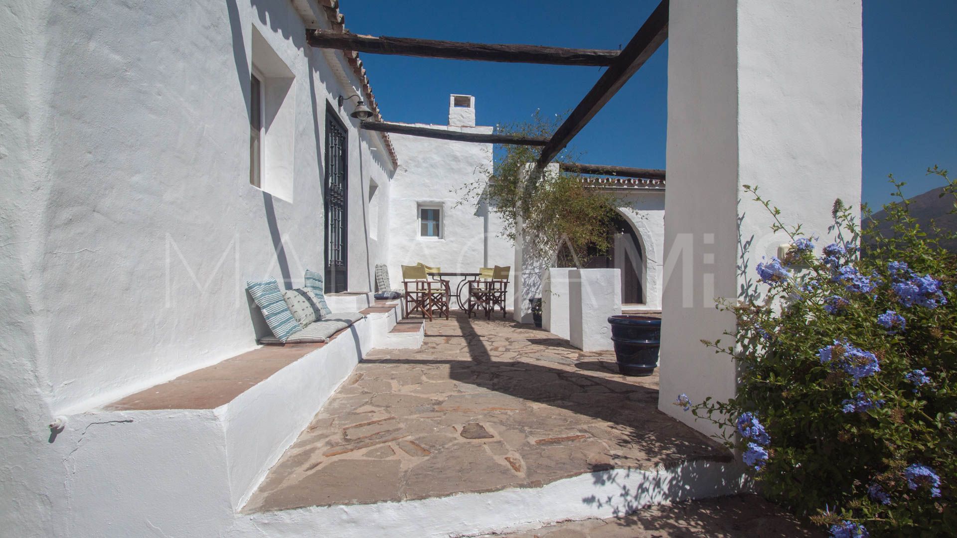 Finca for sale in Casares