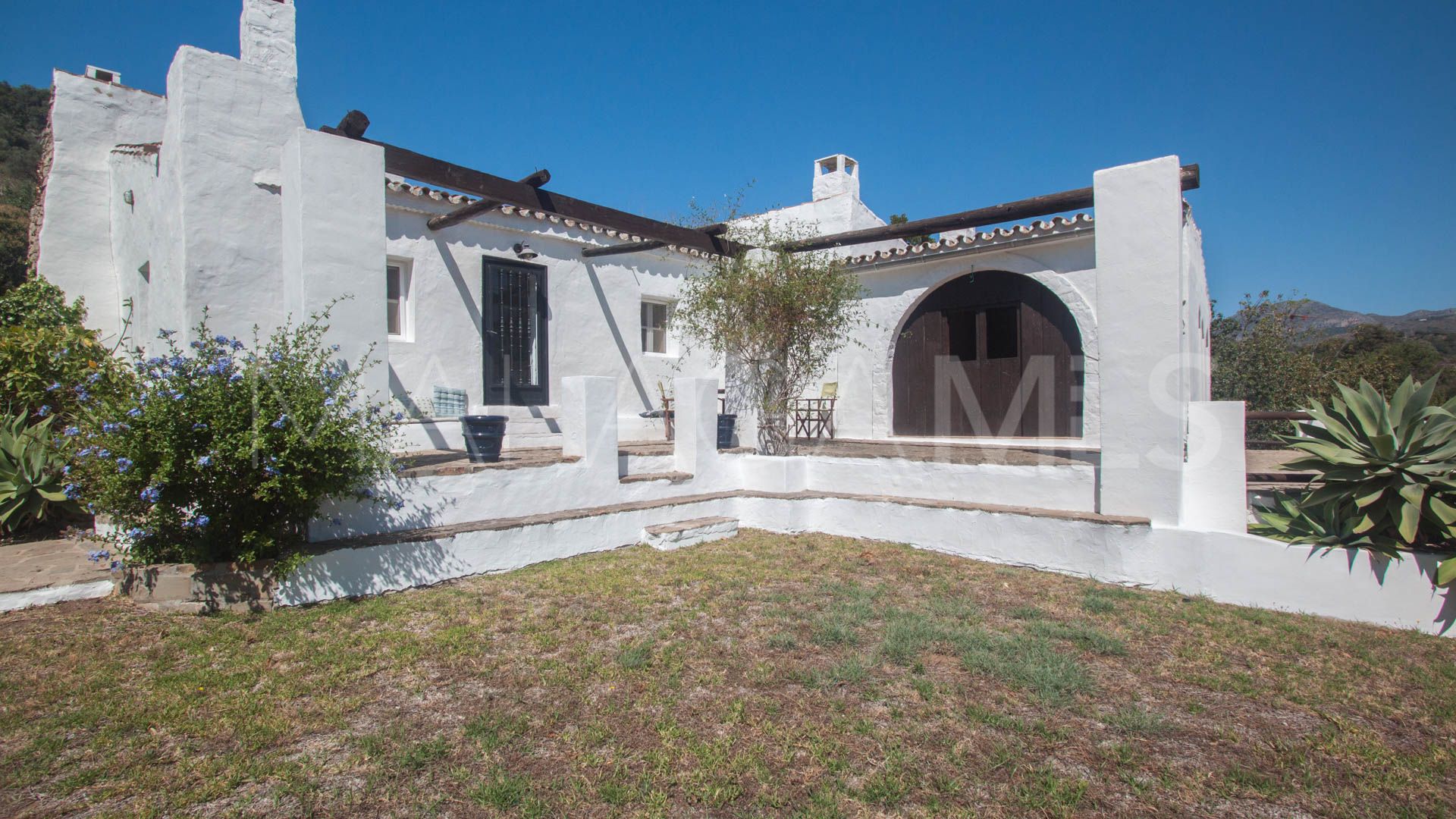 Finca for sale in Casares