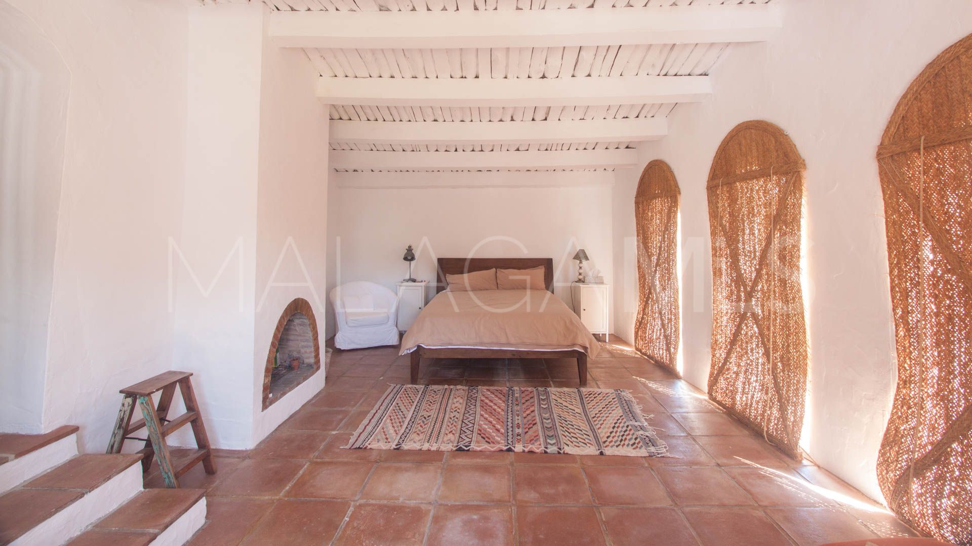 Finca for sale in Casares