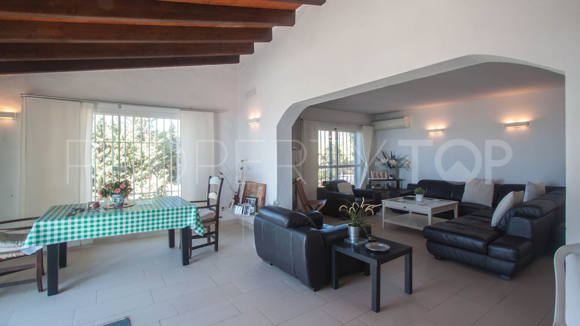 Finca for sale in Casares with 4 bedrooms