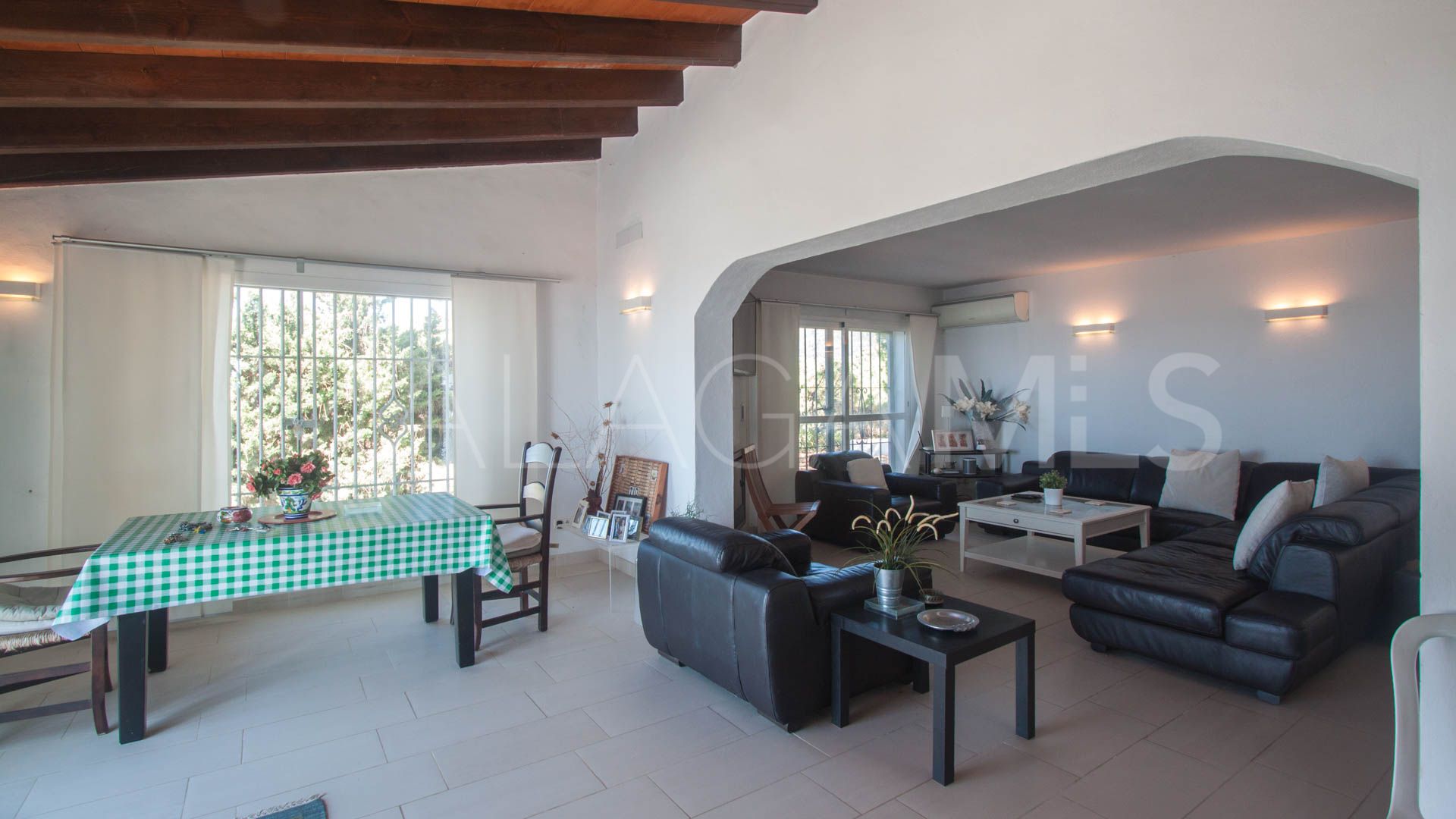 Finca for sale in Casares with 4 bedrooms