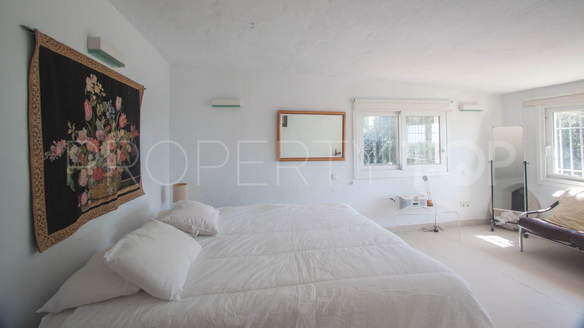 Finca for sale in Casares with 4 bedrooms