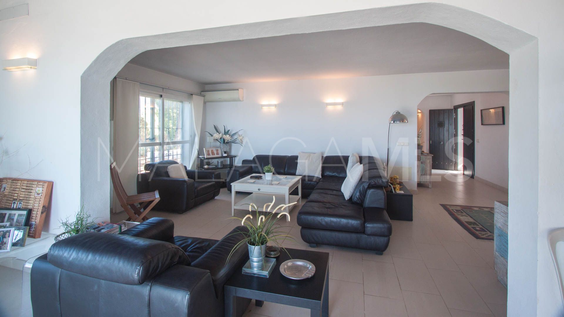 Finca for sale in Casares with 4 bedrooms