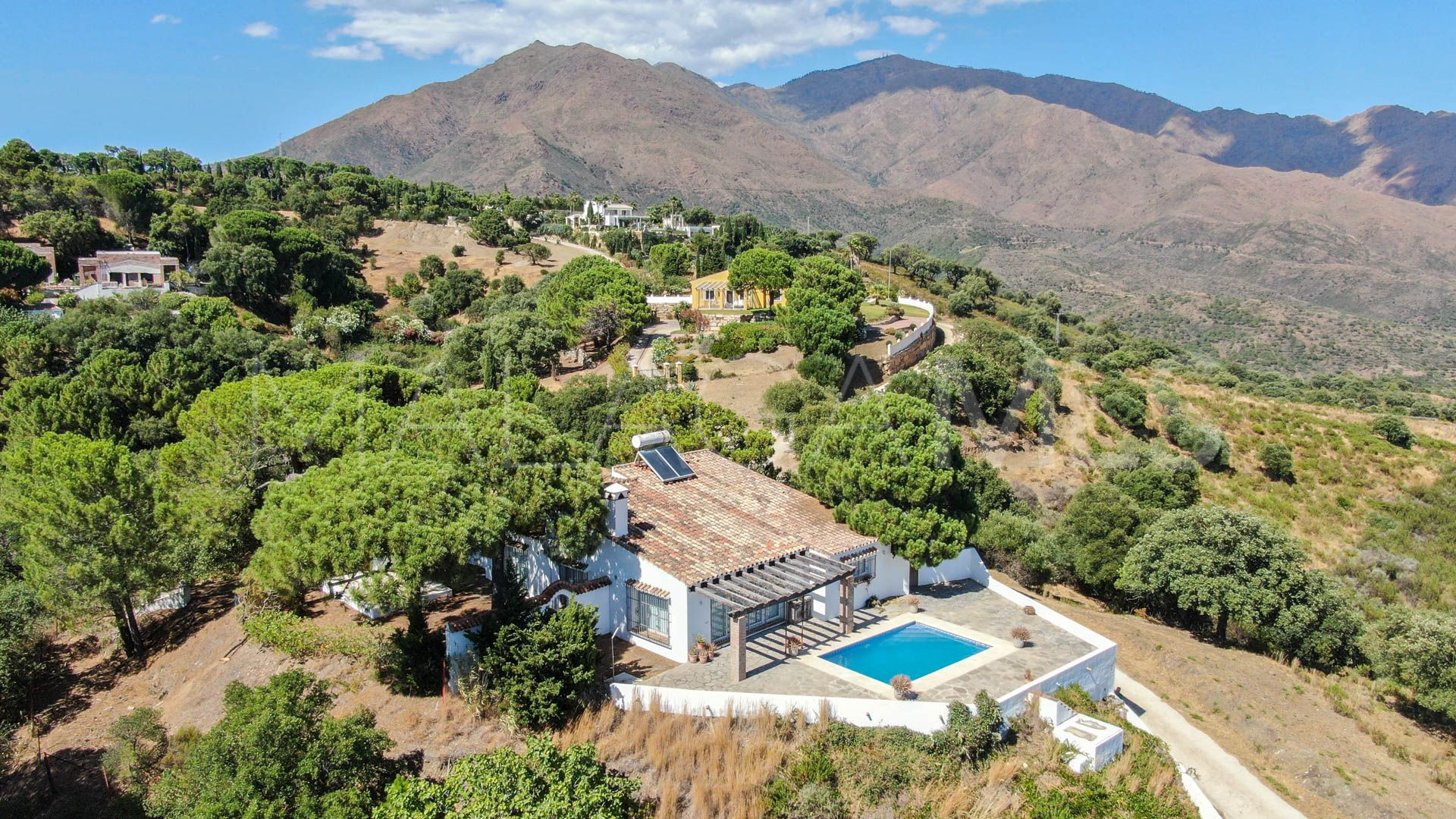 Finca for sale in Casares with 4 bedrooms