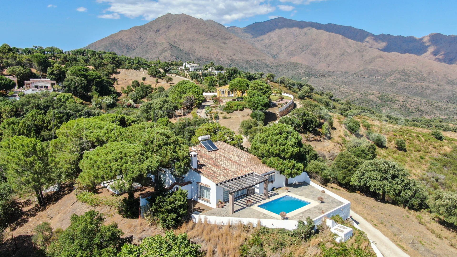 Finca for sale in Casares with 4 bedrooms