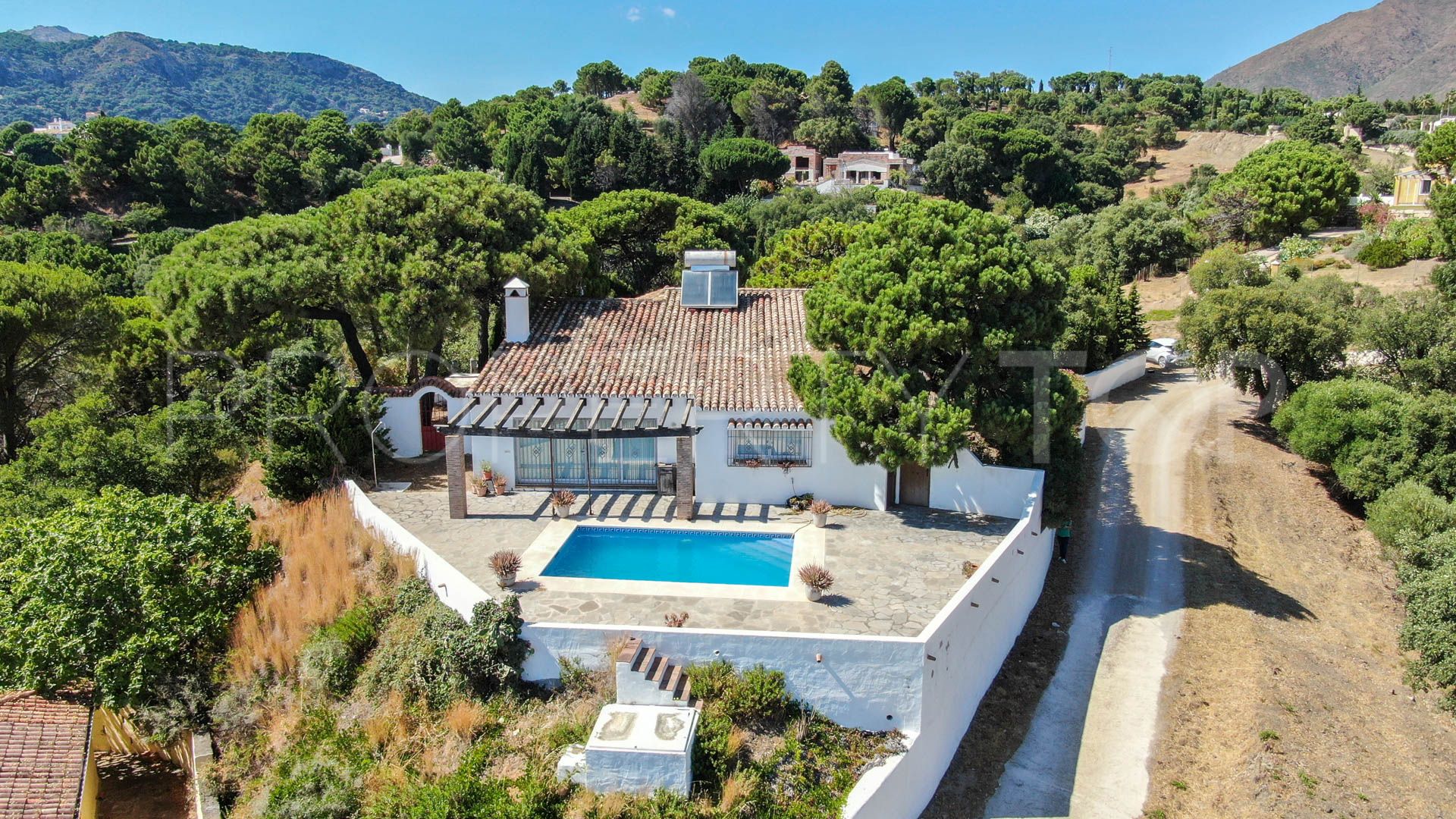 Finca for sale in Casares with 4 bedrooms