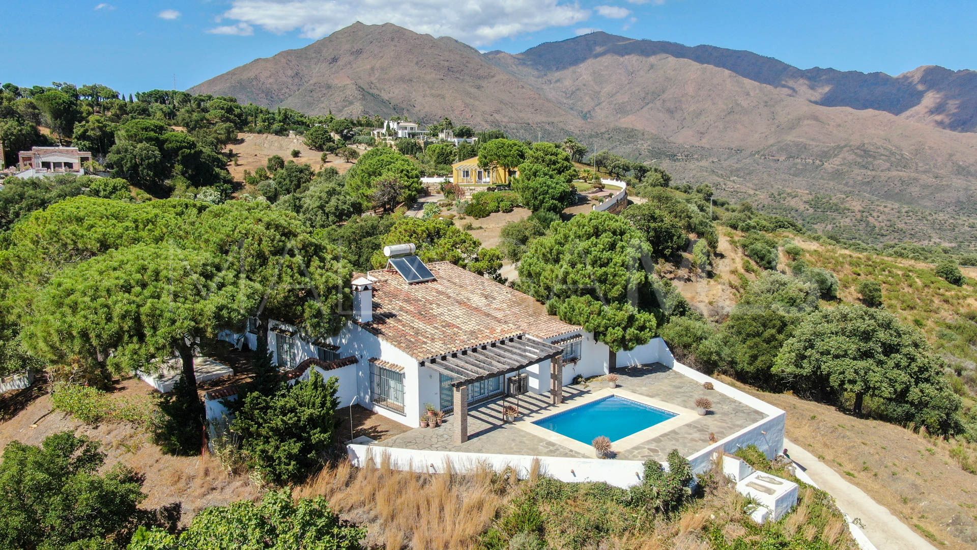 Finca for sale in Casares with 4 bedrooms