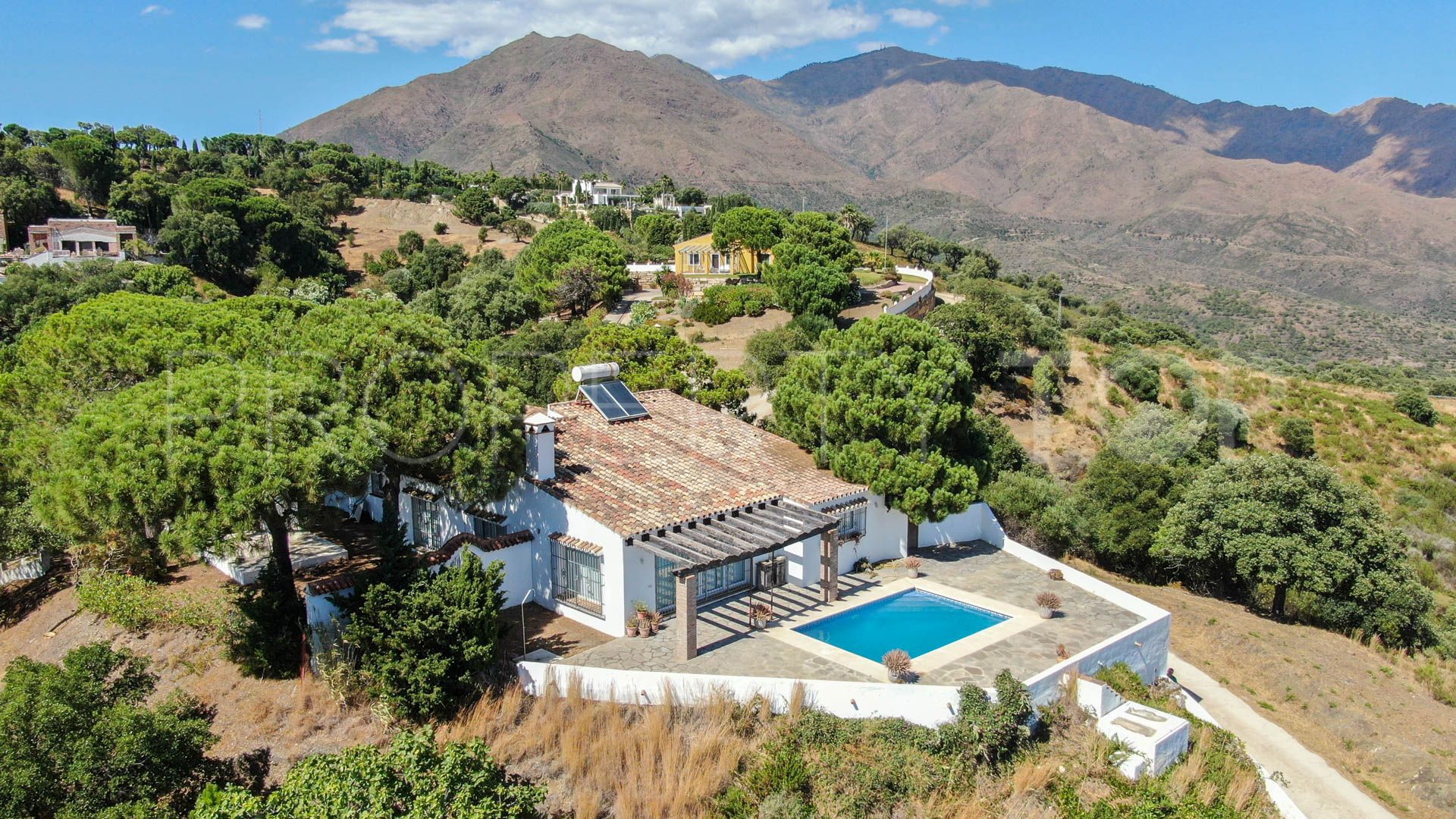 Finca for sale in Casares with 4 bedrooms