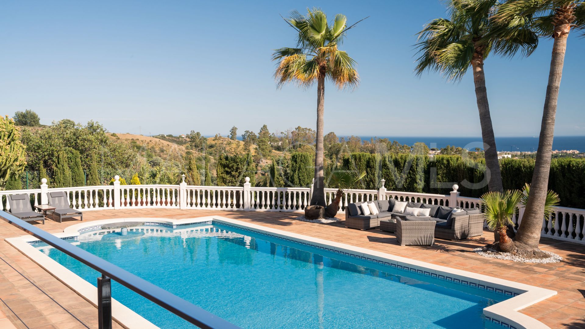 Finca for sale in Estepona