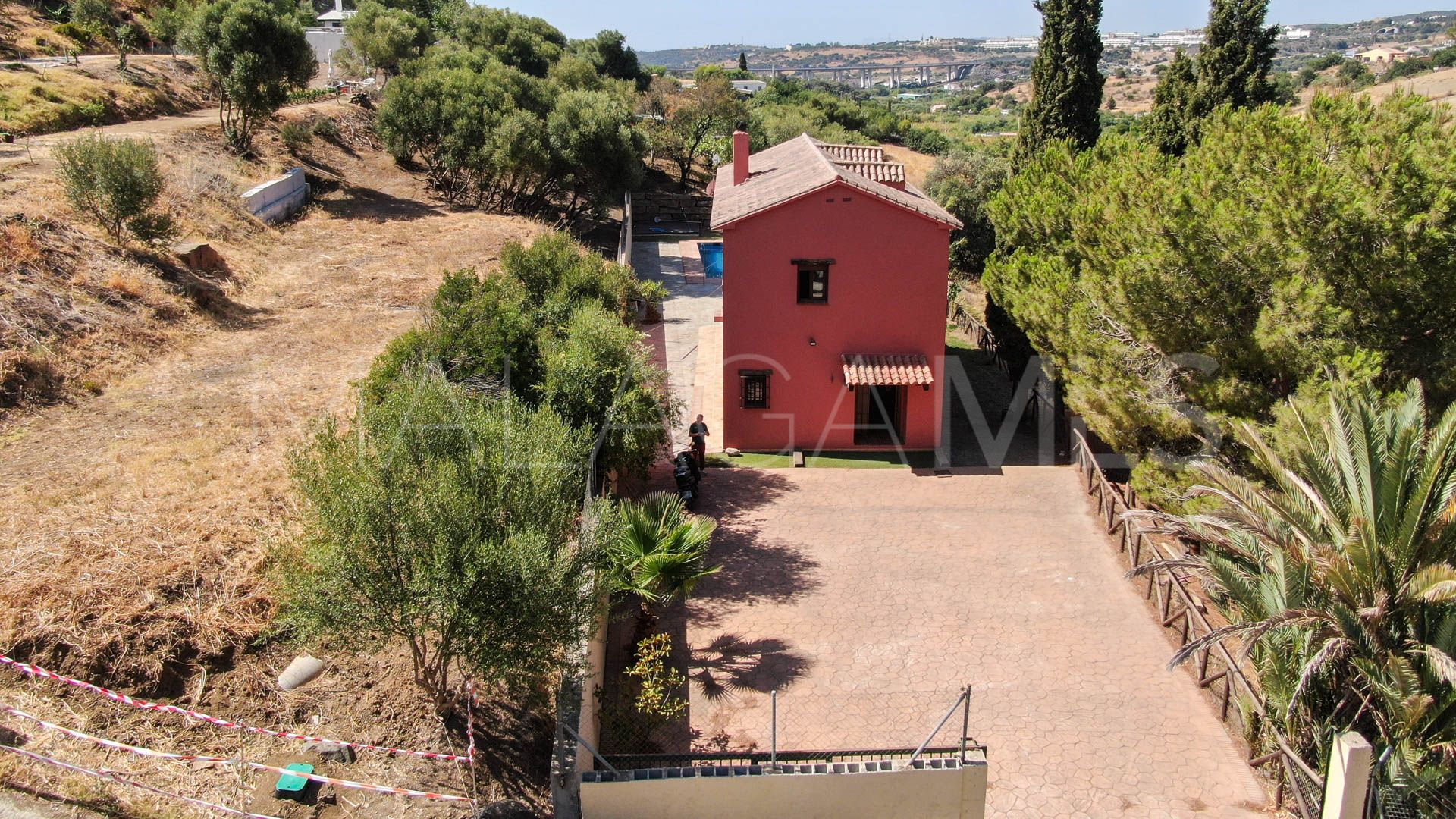 Finca for sale in Estepona