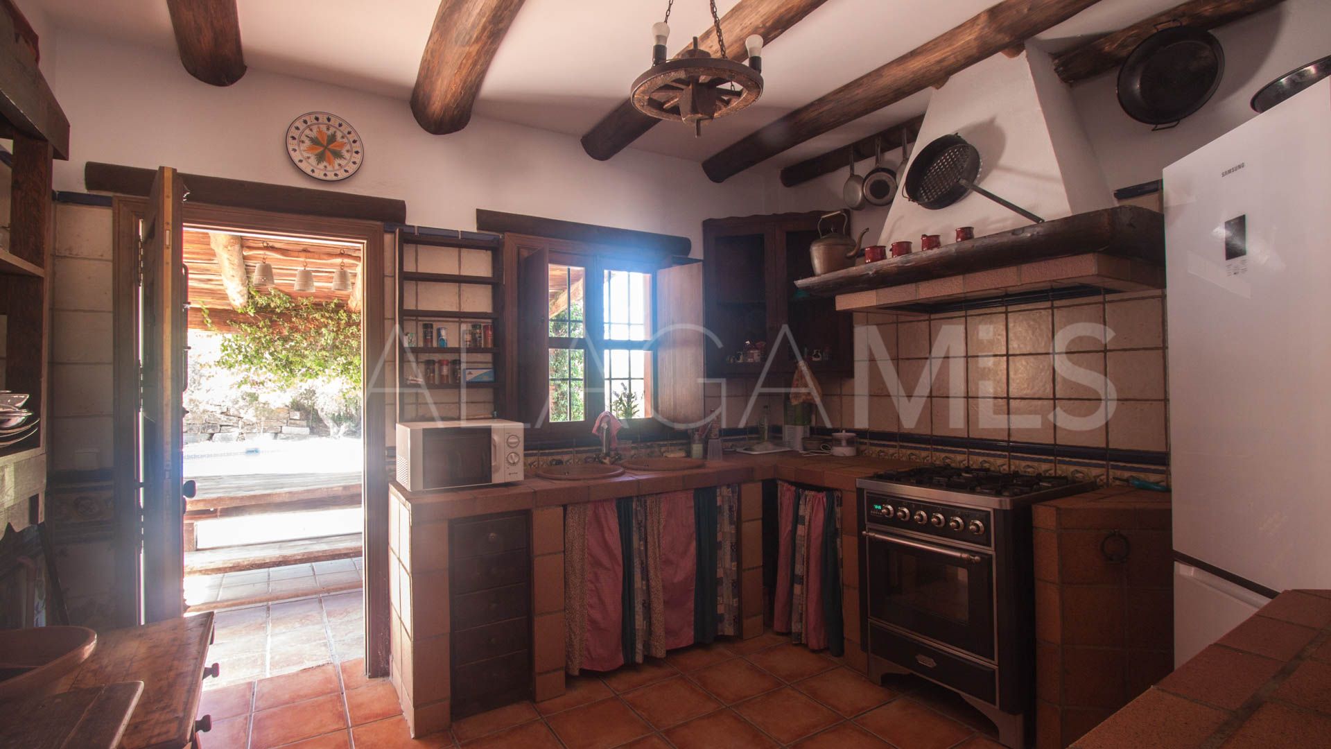 Finca for sale in Estepona