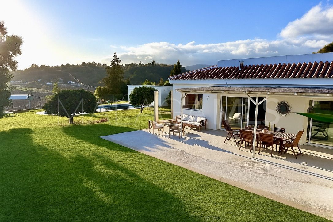 Finca for sale in Estepona
