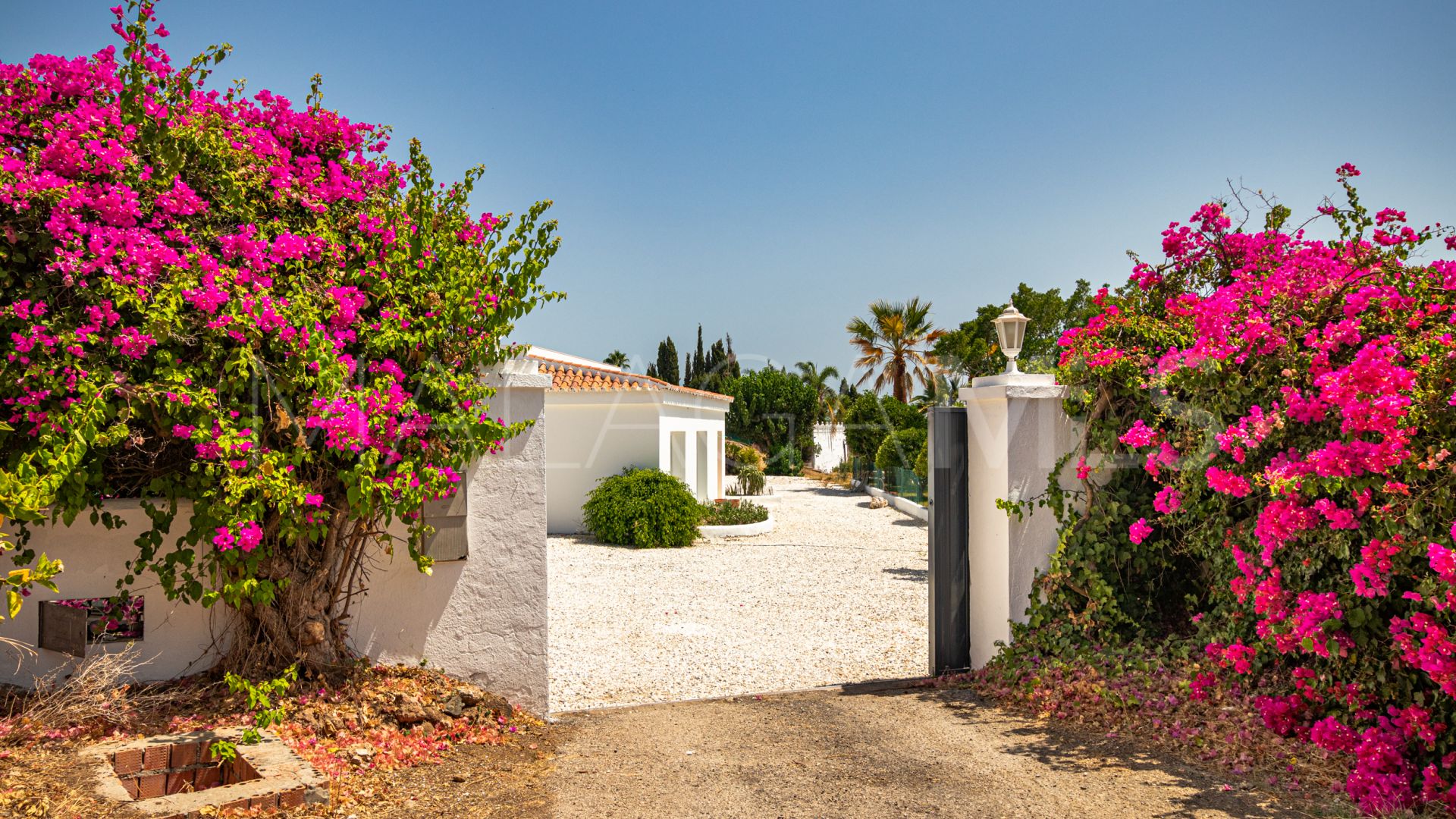 Finca for sale in Estepona