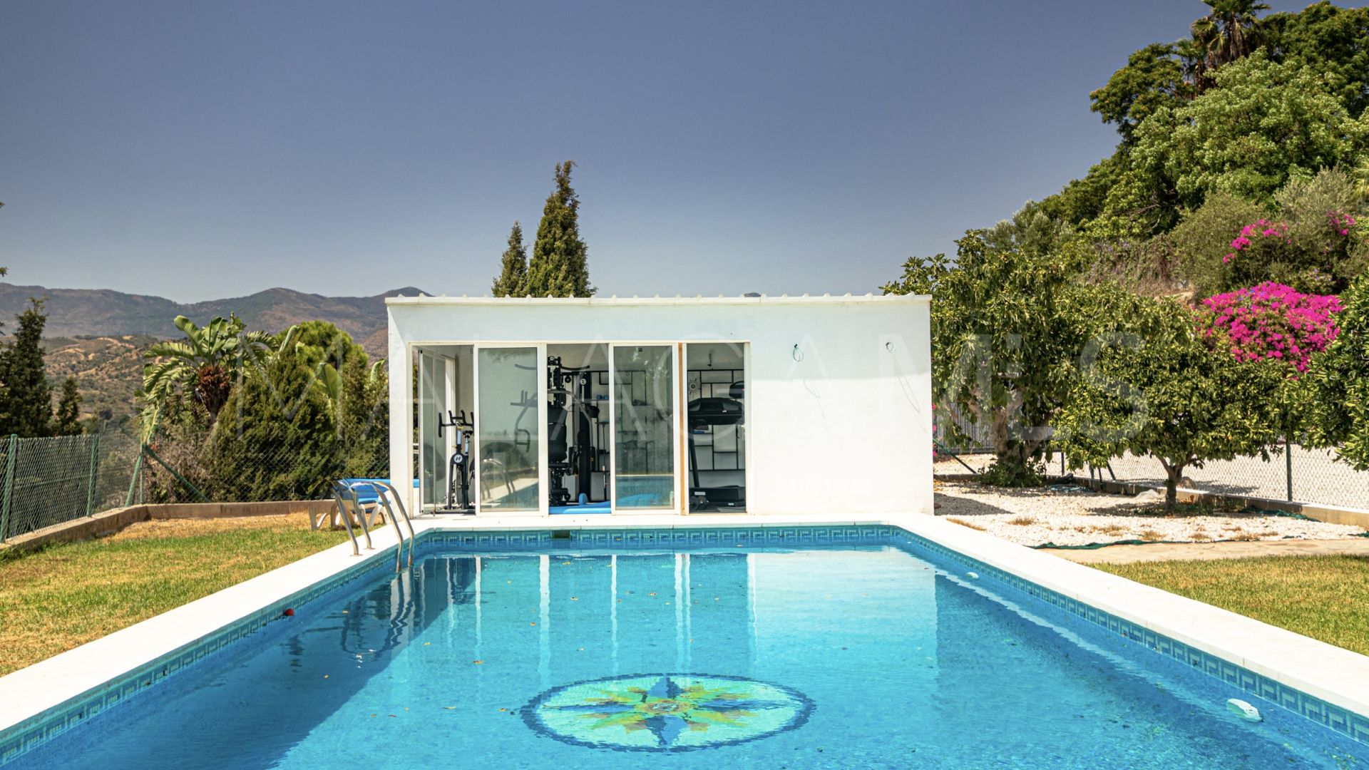 Finca for sale in Estepona