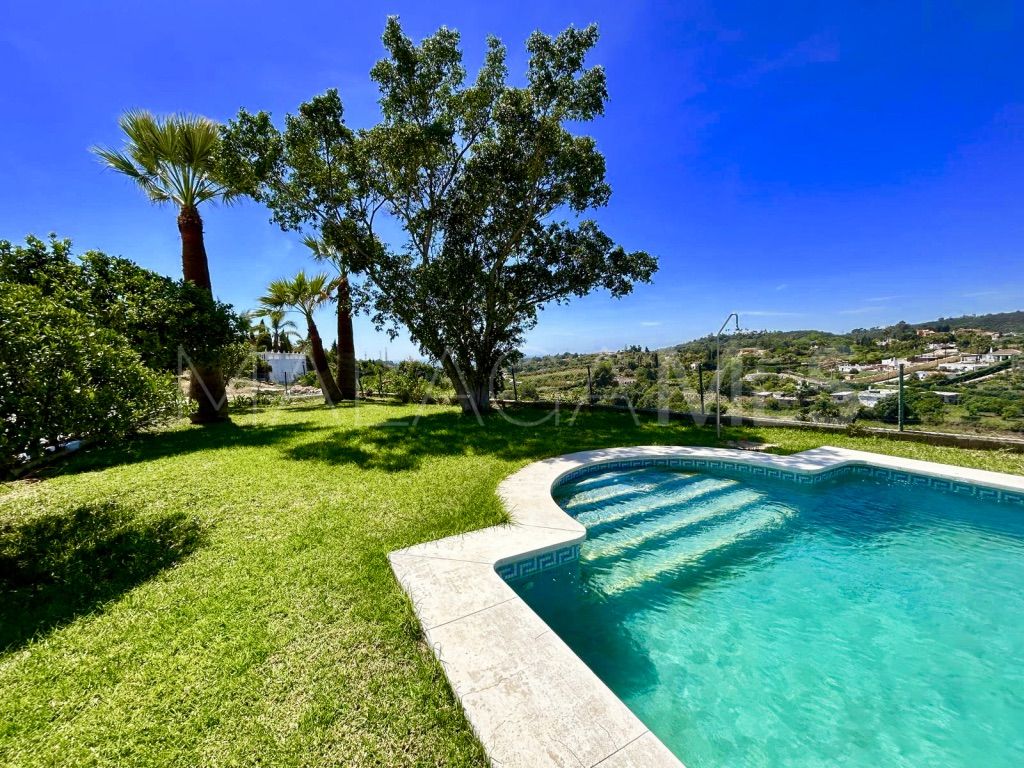 Finca for sale in Estepona