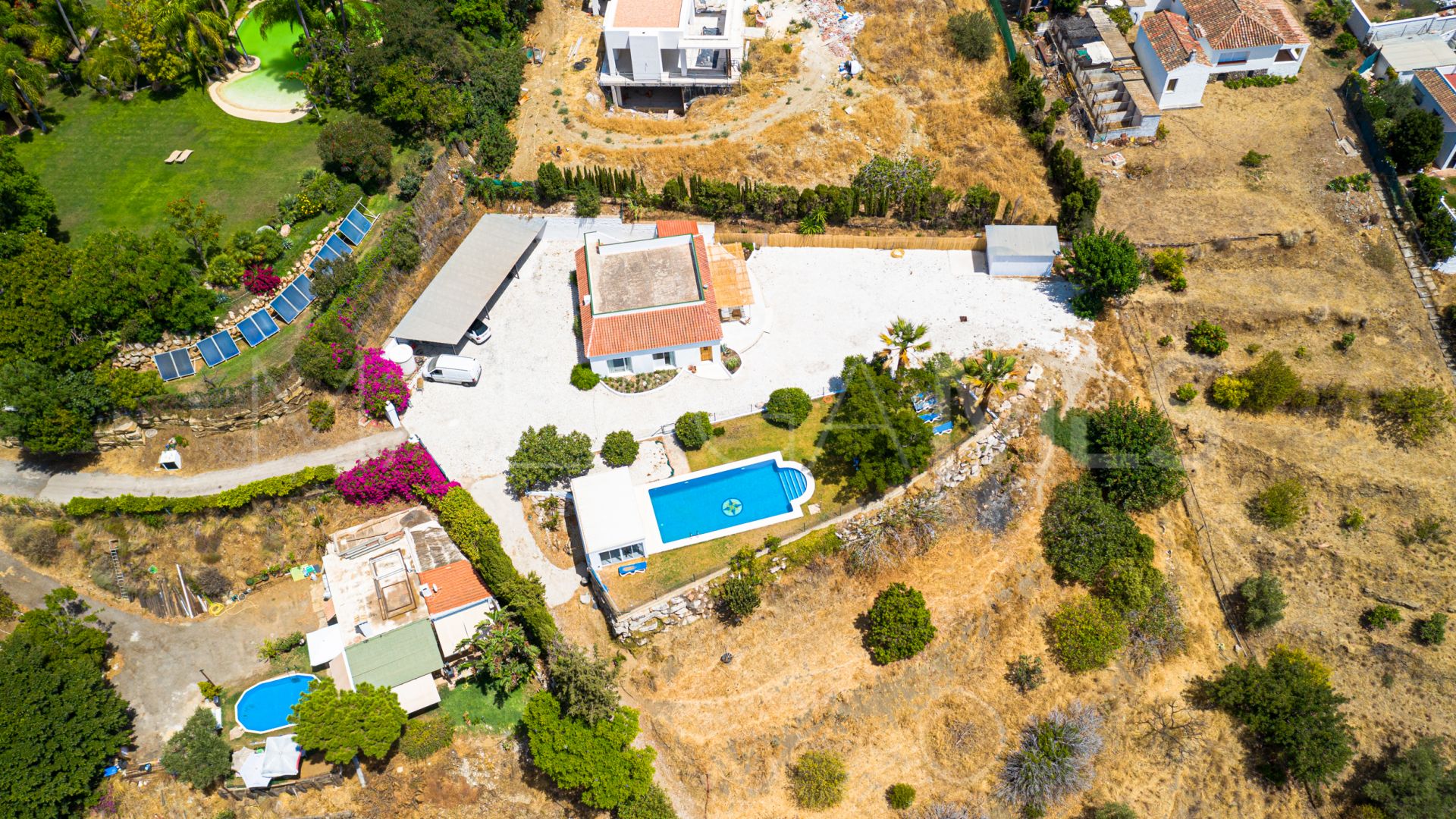 Finca for sale in Estepona