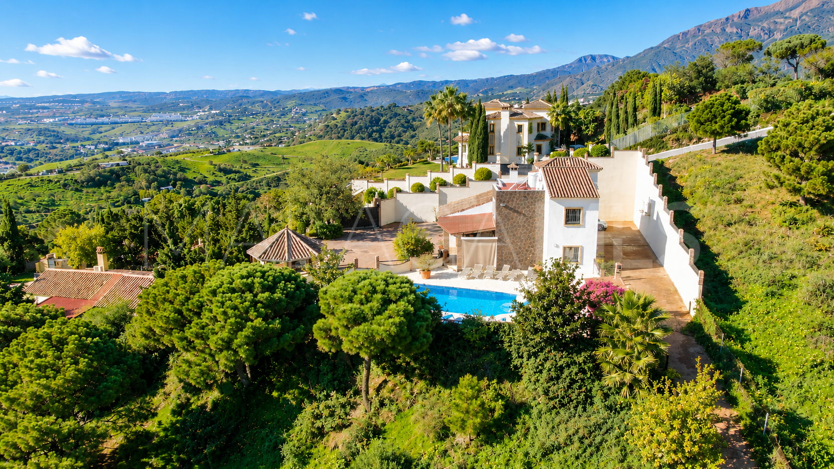 Finca for sale in Estepona
