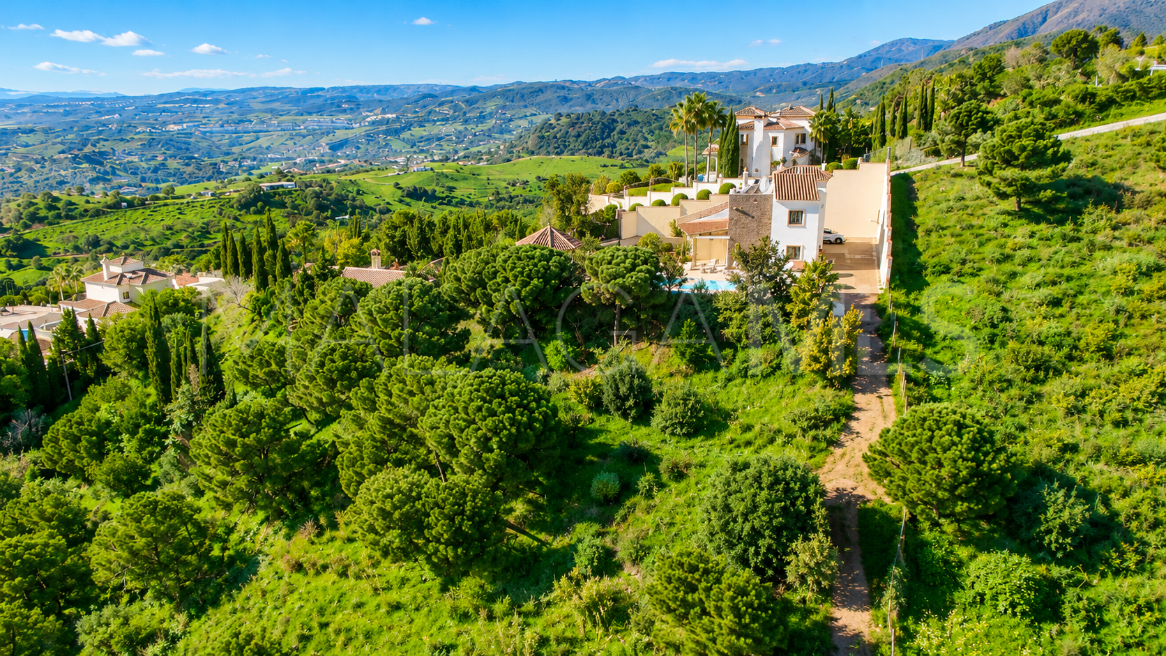 Finca for sale in Estepona