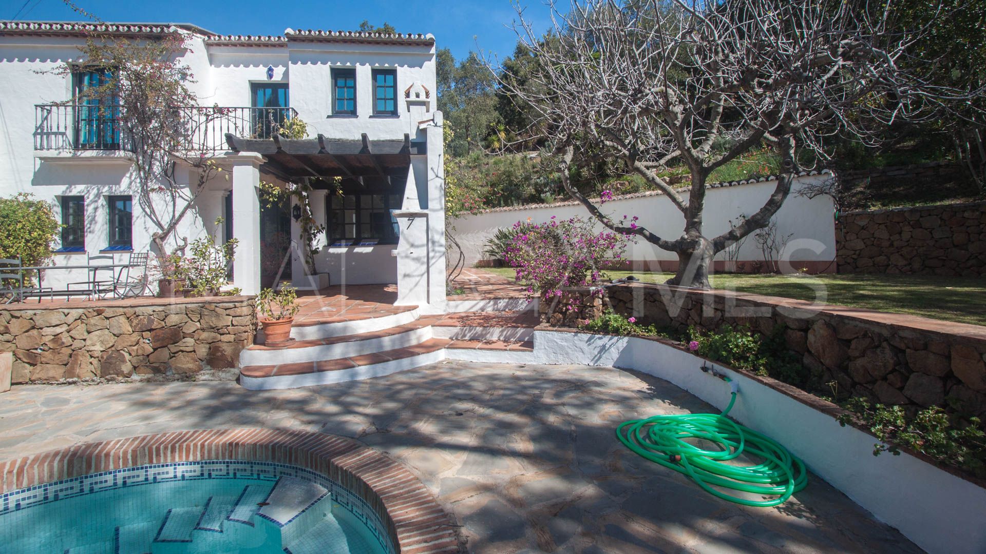 Finca for sale in Casares