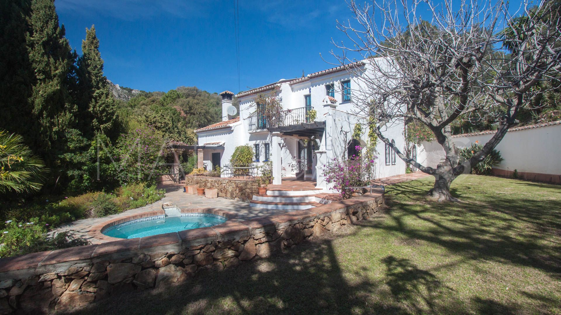 Finca for sale in Casares