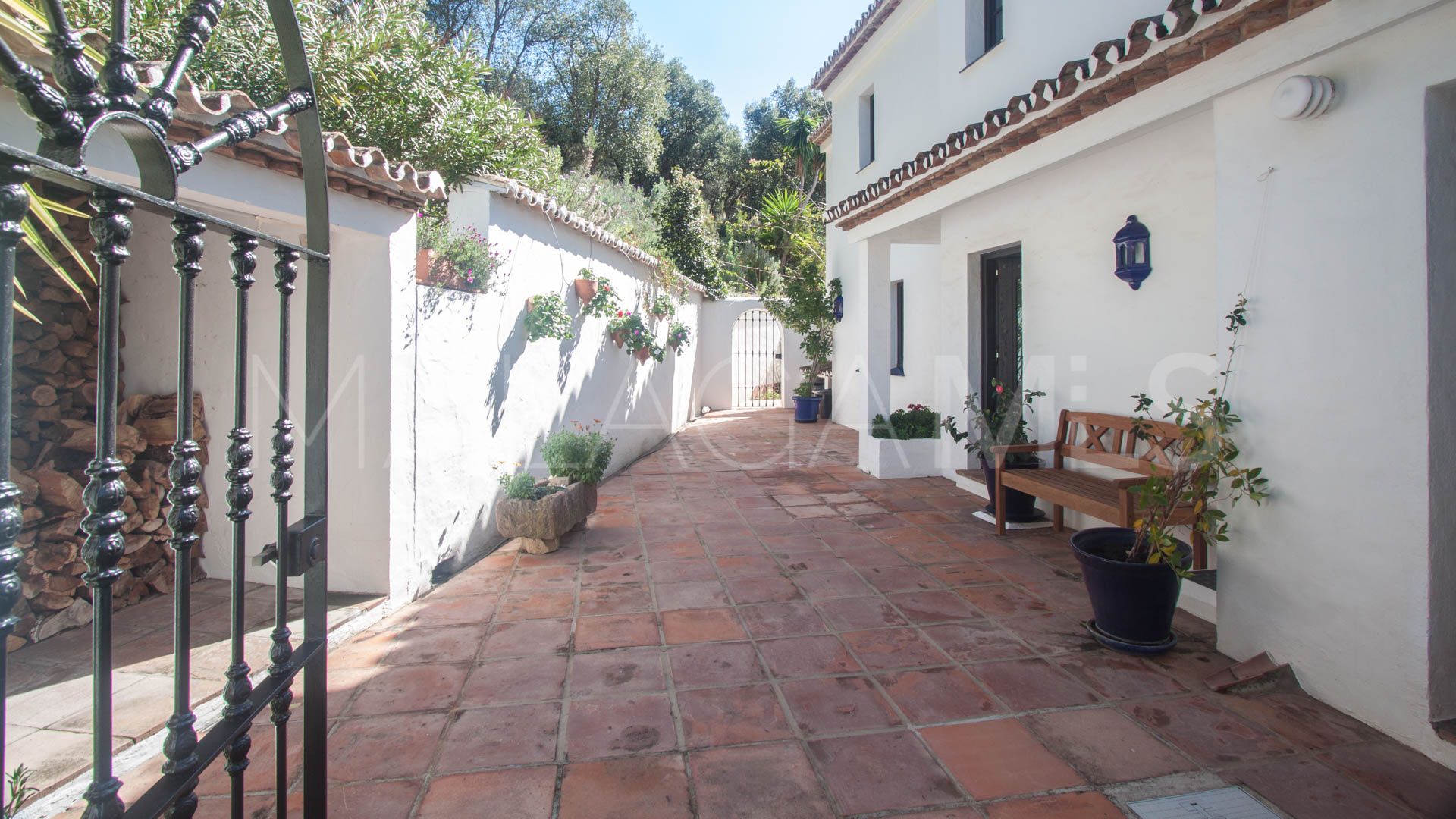 Finca for sale in Casares