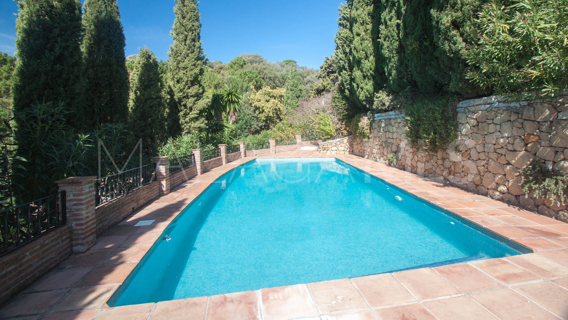 Finca for sale in Casares