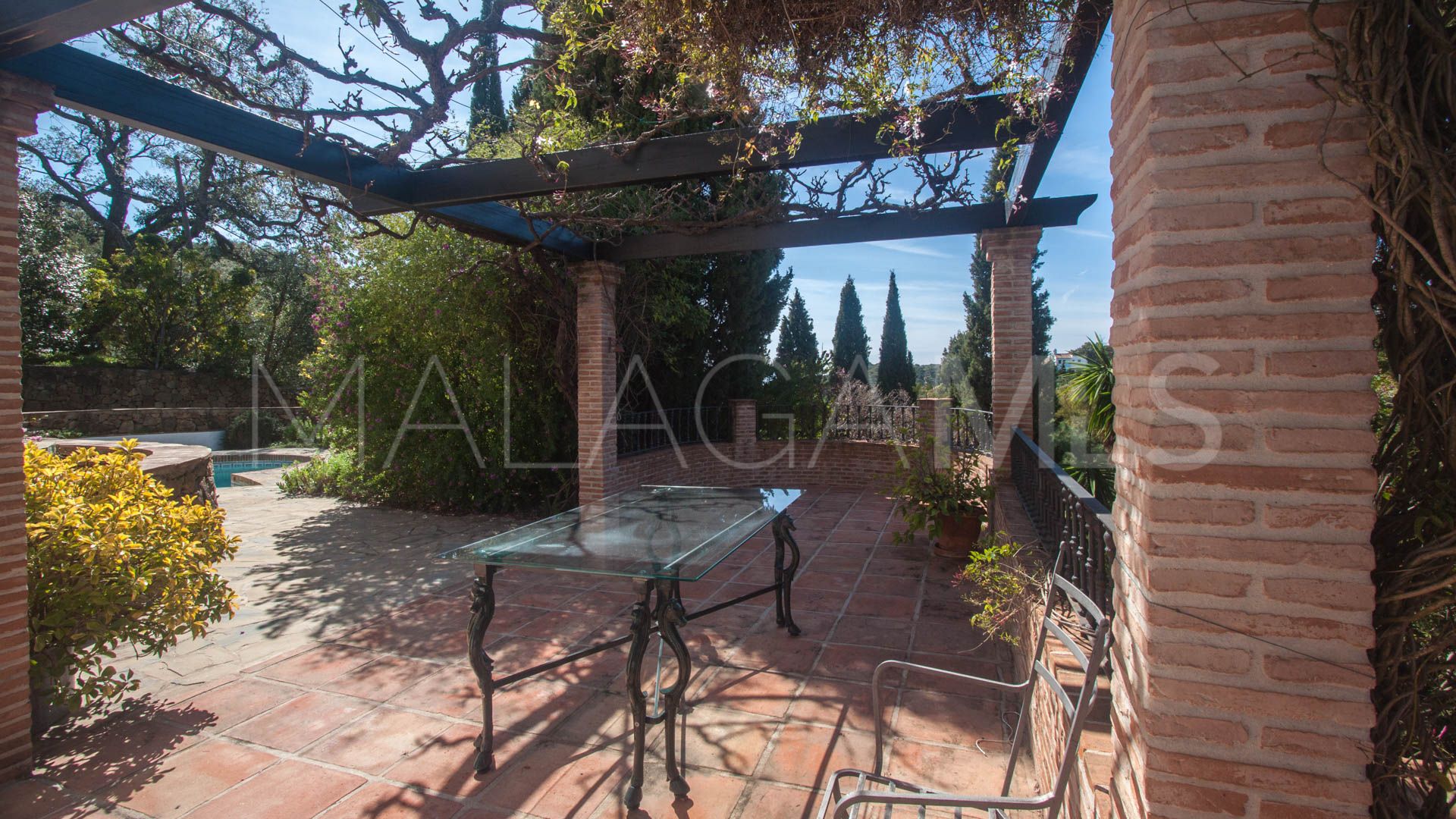 Finca for sale in Casares