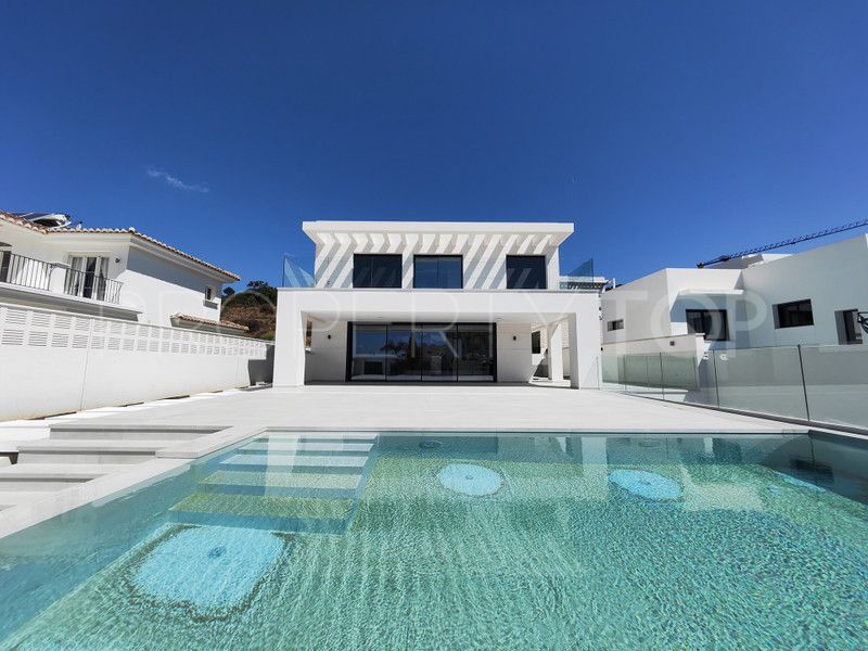 Villa for sale in Cala de Mijas with 4 bedrooms