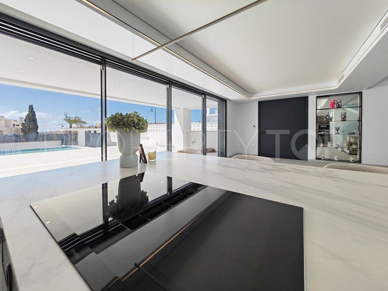 Villa for sale in Cala de Mijas with 4 bedrooms