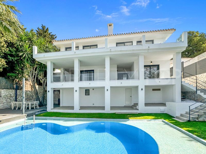 Villa for sale in Benalmadena